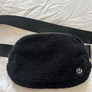 Lululemon everywhere belt bag Sherpa